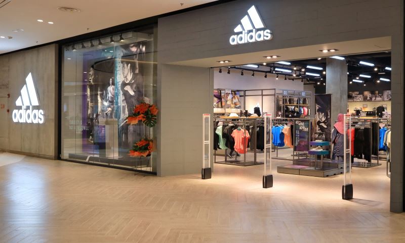 Clothing store AM system for anti-theft